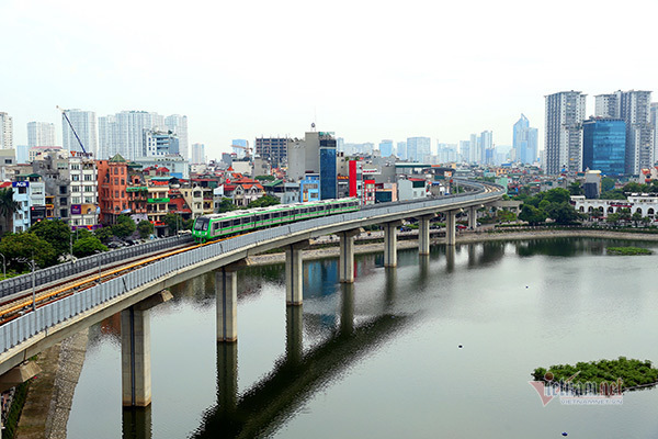Nhiều người bỏ xe cá nhân, mua vé tháng đi tàu điện Cát Linh - Hà Đông - 3 Nhiều người bỏ xe cá nhân, mua vé tháng đi tàu điện Cát Linh - Hà Đông - 3