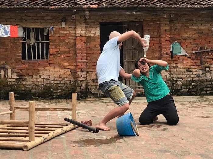 'Phố trong làng': Vợ Mến từng cực ngầu với vai công an, trung úy Hoàng hé lộ bí mật gây sốc - 1 'Phố trong làng': Vợ Mến từng cực ngầu với vai công an, trung úy Hoàng hé lộ bí mật gây sốc - 1
