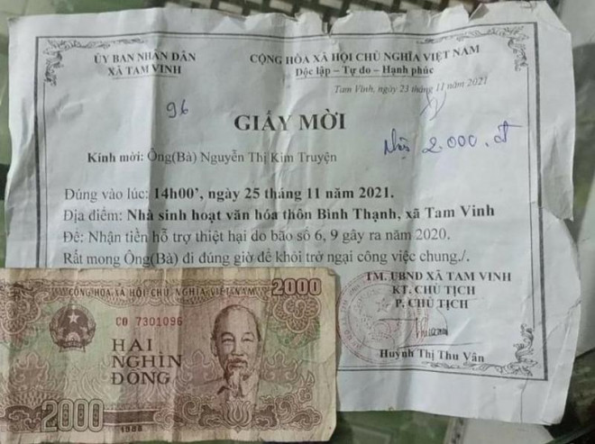 Một người ở Quảng Nam nhận hỗ trợ thiệt hại do bão với số tiền... 2.000 đồng Một người ở Quảng Nam nhận hỗ trợ thiệt hại do bão với số tiền... 2.000 đồng