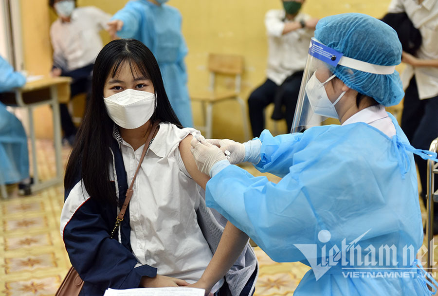 Bộ Y tế: 'Hai lô vắc xin Pfizer được gia hạn thêm 3 tháng đảm bảo an toàn' Bộ Y tế: 'Hai lô vắc xin Pfizer được gia hạn thêm 3 tháng đảm bảo an toàn'