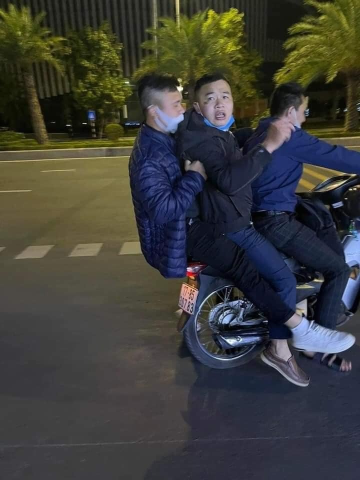 Vụ cô gái trẻ bị tát thủng mãng nhĩ tại khu chung cư cao cấp ở Hà Nội: Công an triệu tập 5 đối tượng - 1 Vụ cô gái trẻ bị tát thủng mãng nhĩ tại khu chung cư cao cấp ở Hà Nội: Công an triệu tập 5 đối tượng - 1