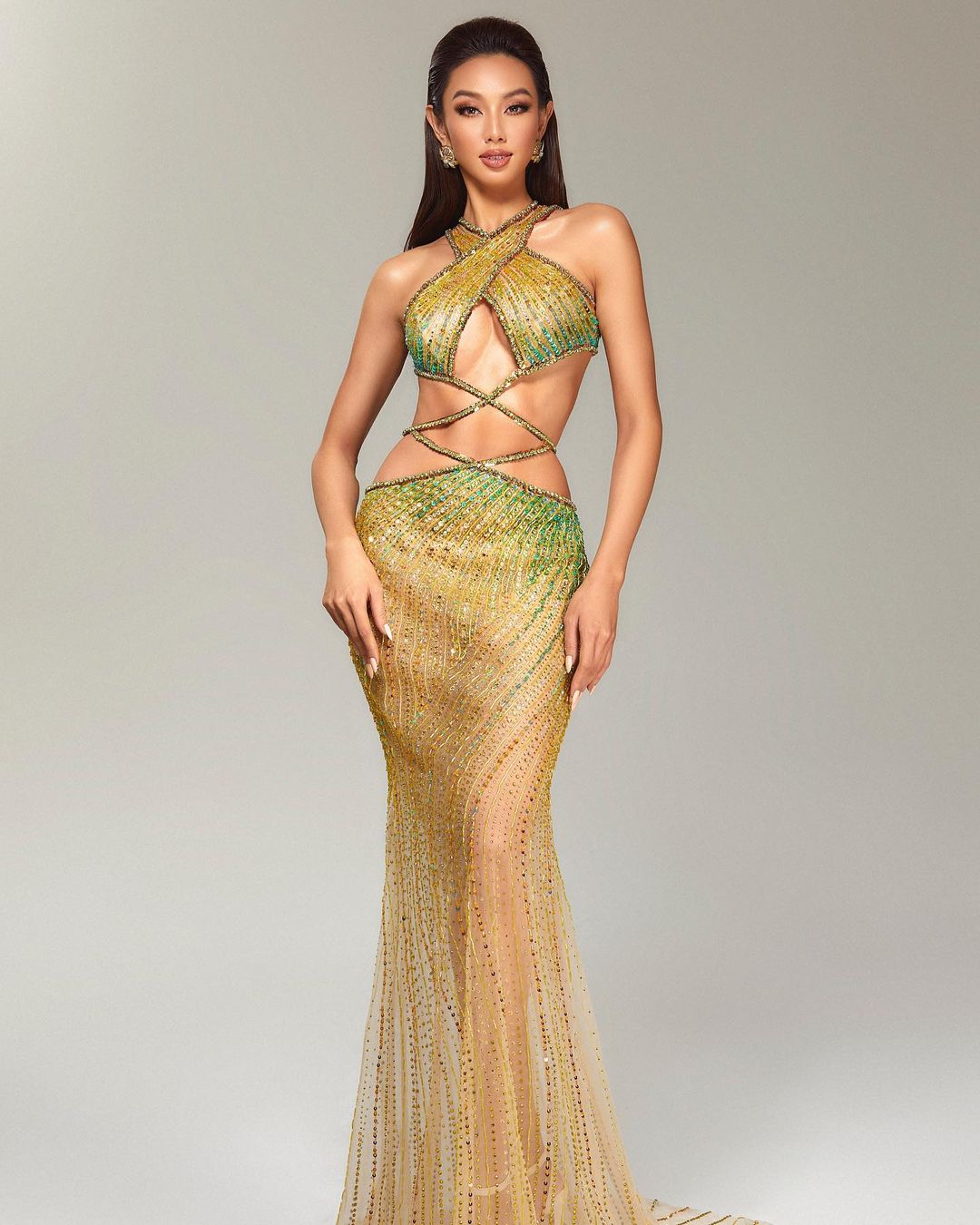 Đầm 'phong thủy' của Thùy Tiên tại chung kết Miss Grand International 2021: NTK hé lộ điểm xót xa ít ai ngờ - 7 Đầm 'phong thủy' của Thùy Tiên tại chung kết Miss Grand International 2021: NTK hé lộ điểm xót xa ít ai ngờ - 7
