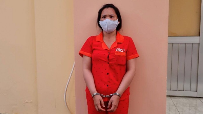'Nàng dâu' lộ thân phận trốn truy nã 16 năm sau khi...đuổi chém mẹ chồng 'hờ' 'Nàng dâu' lộ thân phận trốn truy nã 16 năm sau khi...đuổi chém mẹ chồng 'hờ'