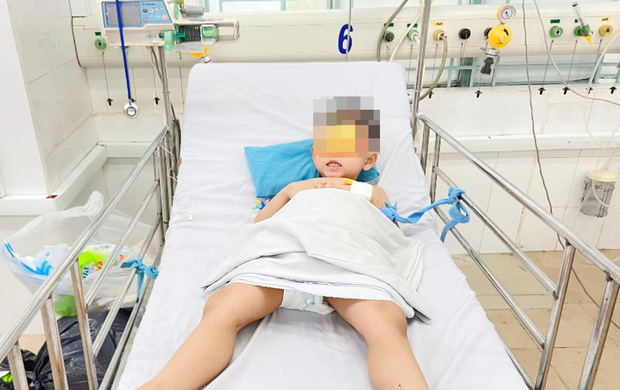 Bé trai 5 tuổi suy hô hấp, trụy tim mạch do hội chứng viêm đa hệ thống hậu nhiễm COVID-19: Bệnh lý nguy hiểm cha mẹ cần đặc biệt lưu ý - 1 Bé trai 5 tuổi suy hô hấp, trụy tim mạch do hội chứng viêm đa hệ thống hậu nhiễm COVID-19: Bệnh lý nguy hiểm cha mẹ cần đặc biệt lưu ý - 1