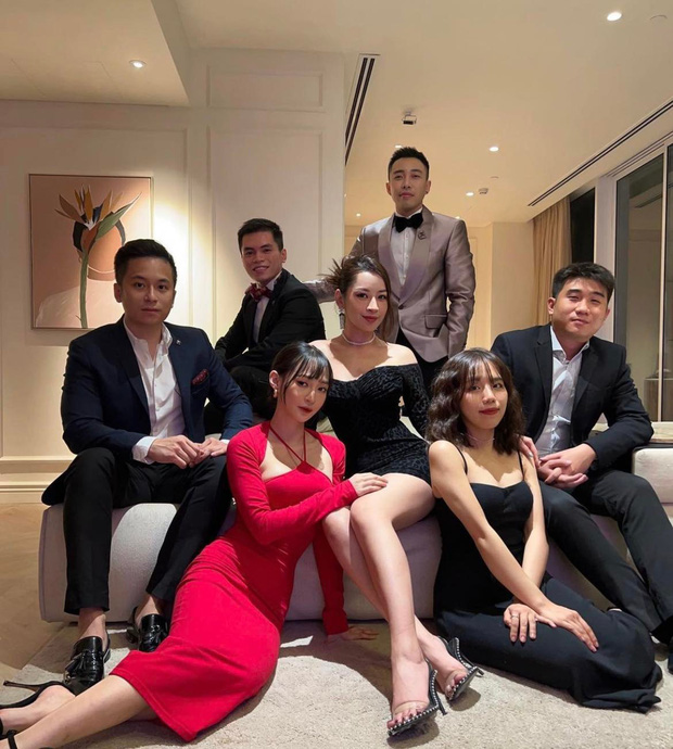 Trở về Việt Nam sau 2 tháng du học ở Mỹ, Chi Pu mở tiệc mừng năm mới cực hoành tráng cùng hội bạn thân - 1 Trở về Việt Nam sau 2 tháng du học ở Mỹ, Chi Pu mở tiệc mừng năm mới cực hoành tráng cùng hội bạn thân - 1