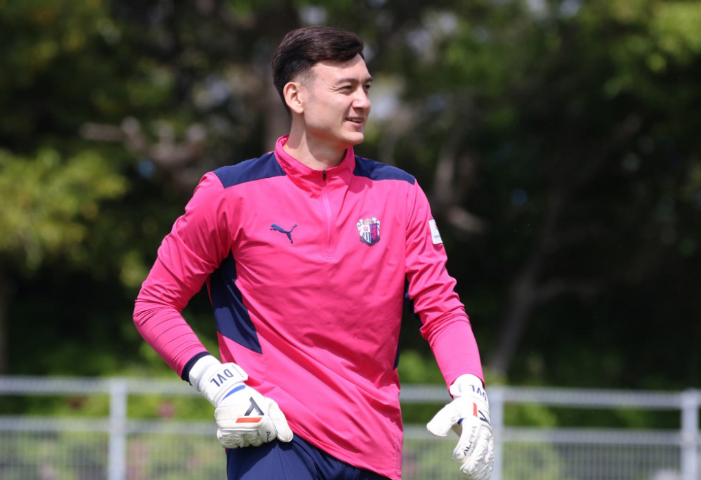 Lỡ hẹn với ĐT Việt Nam ở vòng loại World Cup, Đặng Văn Lâm bất ngờ nhận món quà đặc biệt từ Nhật Bản