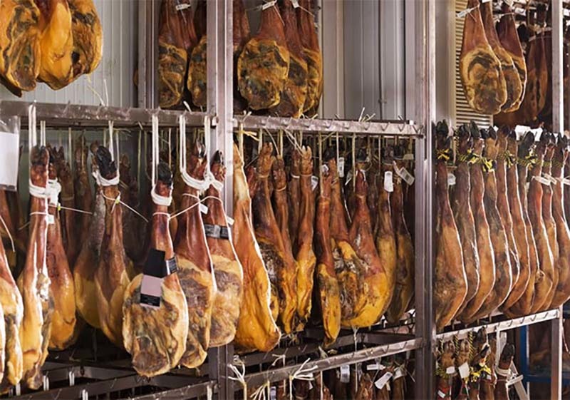 Mệnh danh 'ngon nhất thế giới', đùi heo muối đổ chợ Tết rẻ chưa từng có Mệnh danh 'ngon nhất thế giới', đùi heo muối đổ chợ Tết rẻ chưa từng có