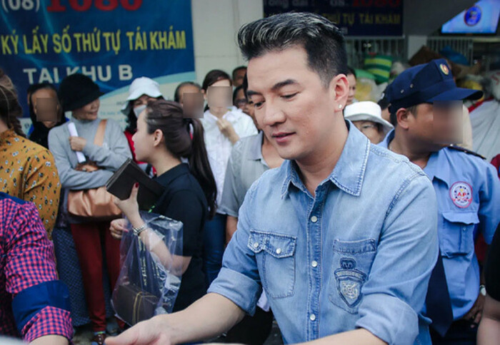 Công an xác định nghệ sĩ không gian dối, chồng Việt Hương lên tiếng: 'Ai có gan đứng lên xin lỗi nghệ sĩ' - 1 Công an xác định nghệ sĩ không gian dối, chồng Việt Hương lên tiếng: 'Ai có gan đứng lên xin lỗi nghệ sĩ' - 1
