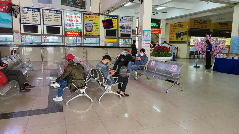 Cảnh tượng lạ chưa từng có ở bến xe Hà Nội ngày cận Tết - 4 Cảnh tượng lạ chưa từng có ở bến xe Hà Nội ngày cận Tết - 4