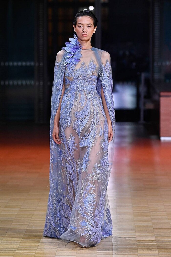 Phương Oanh trình diễn trong show Haute Couture của Elie Saab khiến giới mộ điệu Việt tự hào - 21 Phương Oanh trình diễn trong show Haute Couture của Elie Saab khiến giới mộ điệu Việt tự hào - 21