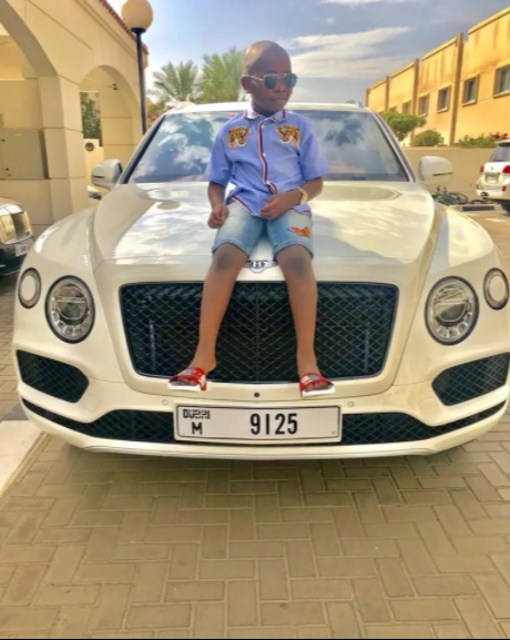 Giật mình với cậu bé đến từ Nigeria, 9 tuổi có biệt thự riêng, phi cơ cá nhân và dàn siêu xe nhiều người mơ ước - 1 Giật mình với cậu bé đến từ Nigeria, 9 tuổi có biệt thự riêng, phi cơ cá nhân và dàn siêu xe nhiều người mơ ước - 1