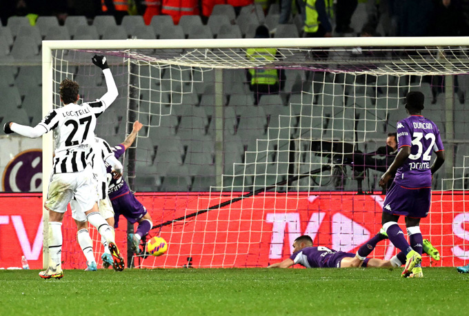 Juventus giành lợi thế nhờ đối thủ phản lưới Juventus giành lợi thế nhờ đối thủ phản lưới