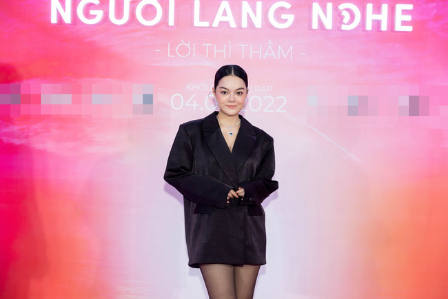 Loạt sao Việt đổ bộ thảm đỏ 'nóng' của Vbiz: Phạm Quỳnh Anh diện trang phục rộng thùng thình giữa tin đồn mang thai với bạn trai kém tuổi Loạt sao Việt đổ bộ thảm đỏ 'nóng' của Vbiz: Phạm Quỳnh Anh diện trang phục rộng thùng thình giữa tin đồn mang thai với bạn trai kém tuổi