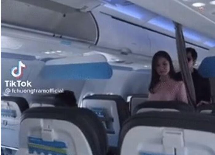 Rộ tin Hương Tràm bất ngờ quay về Việt Nam sau 3 năm sang Mỹ? - 2 Rộ tin Hương Tràm bất ngờ quay về Việt Nam sau 3 năm sang Mỹ? - 2