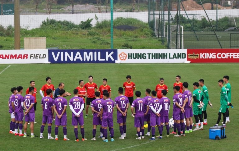 Hàng loạt tuyển thủ mắc Covid-19, HLV Park thiết quân luật trước trận gặp Oman Hàng loạt tuyển thủ mắc Covid-19, HLV Park thiết quân luật trước trận gặp Oman