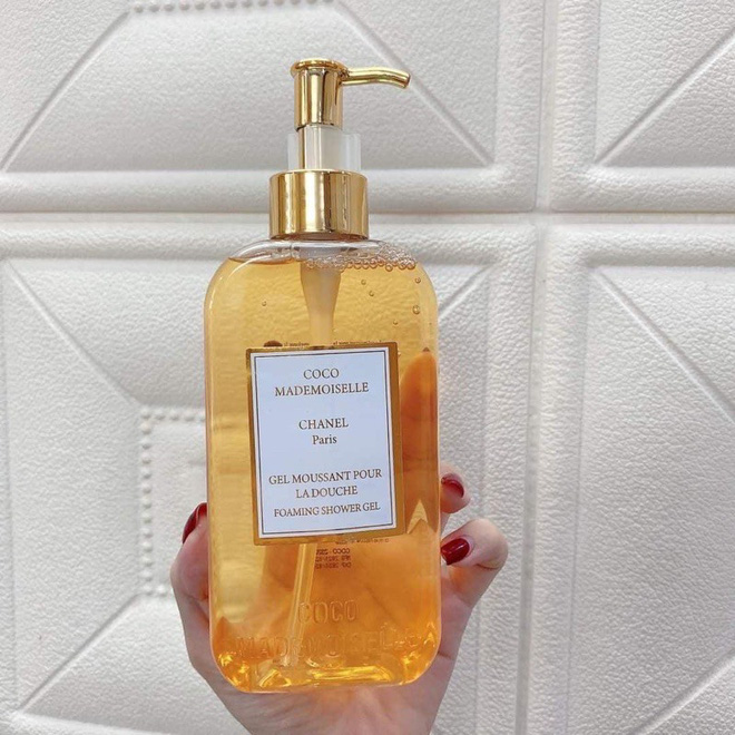 Cảnh sát triệt phá kho mỹ phẩm fake 18 thương hiệu nổi tiếng Kiehl's, Anessa, Estee Lauder... trị giá gần 50 tỷ, bao bì giống thật đến 99% - 12 Cảnh sát triệt phá kho mỹ phẩm fake 18 thương hiệu nổi tiếng Kiehl's, Anessa, Estee Lauder... trị giá gần 50 tỷ, bao bì giống thật đến 99% - 12