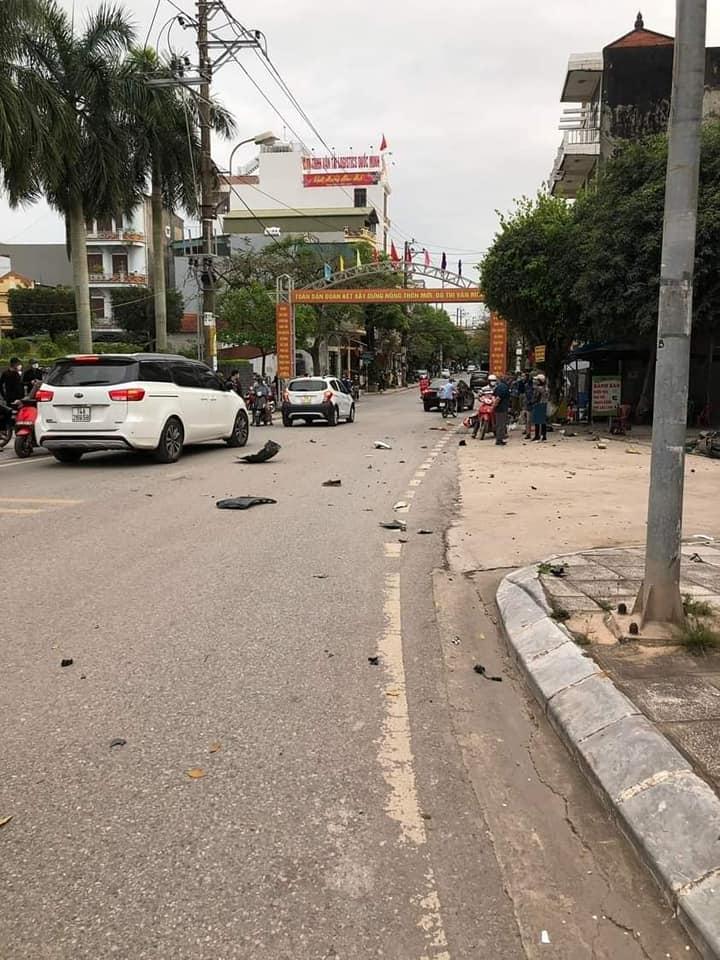 Mercedes lao vào nhà dân, tiếp tục lùi xe bỏ chạy tông tử vong một người phụ nữ, nhiều bộ phận cơ thể rơi ra đường gây kinh hãi - 2