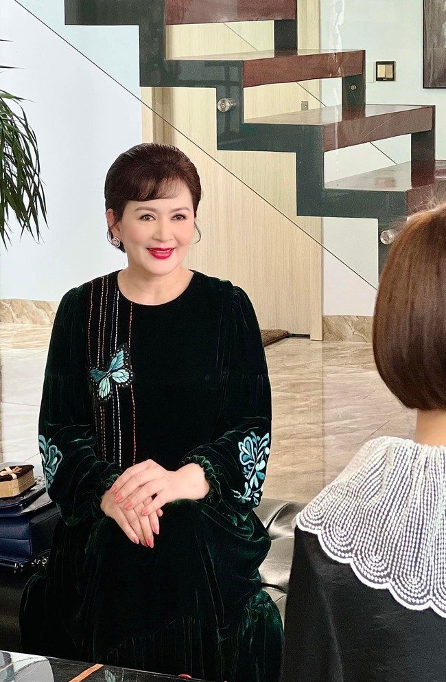 Thương ngày nắng về: Lộ cảnh bà Nhung hạnh phúc khi Trang tới nhà thăm, chính thức tha thứ cho mẹ ruột? Thương ngày nắng về: Lộ cảnh bà Nhung hạnh phúc khi Trang tới nhà thăm, chính thức tha thứ cho mẹ ruột?