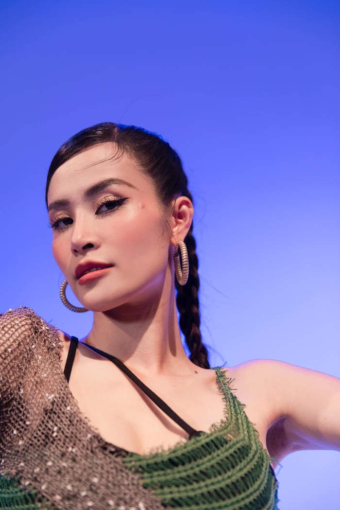 Phát ngôn của Đông Nhi về lùm xùm với fan gây tranh cãi, MV 'Đôi mi em đang u sầu' bị công kích hàng loạt - 5 Phát ngôn của Đông Nhi về lùm xùm với fan gây tranh cãi, MV 'Đôi mi em đang u sầu' bị công kích hàng loạt - 5