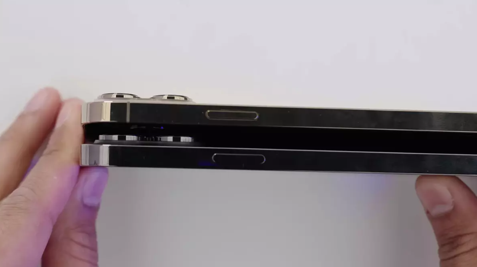 iPhone 14 Pro Max bản mô hình vừa xuất hiện trong video thực tế - 1 iPhone 14 Pro Max bản mô hình vừa xuất hiện trong video thực tế - 1