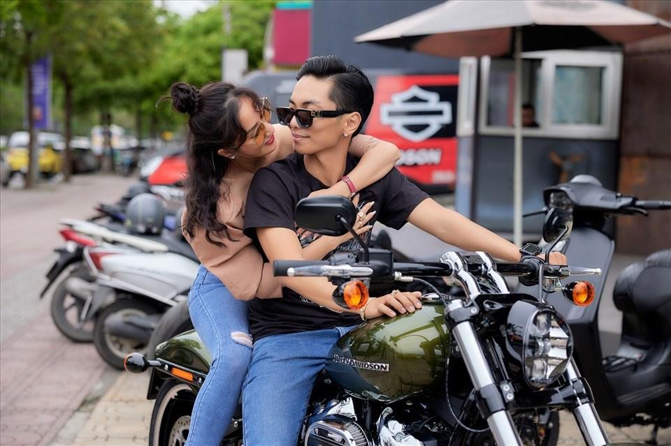 'Soi' chiếc Harley-Davidson tiển tỷ mà Khánh Thi tặng Phan Hiển - 1 'Soi' chiếc Harley-Davidson tiển tỷ mà Khánh Thi tặng Phan Hiển - 1