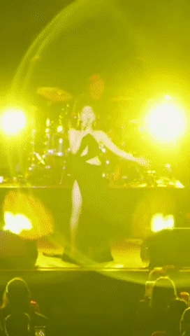 Từng đăng đàn khẳng định giọng hát live hay hơn CD, Lệ Quyên lại bị lan truyền clip hát live 'oét' giọng gây tranh cãi - 1 Từng đăng đàn khẳng định giọng hát live hay hơn CD, Lệ Quyên lại bị lan truyền clip hát live 'oét' giọng gây tranh cãi - 1