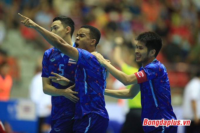 Trực tiếp SEA Games 20/5: Việt Nam hạ Thái Lan, giành vé vào chung kết bóng chuyền nam - 6 Trực tiếp SEA Games 20/5: Việt Nam hạ Thái Lan, giành vé vào chung kết bóng chuyền nam - 6