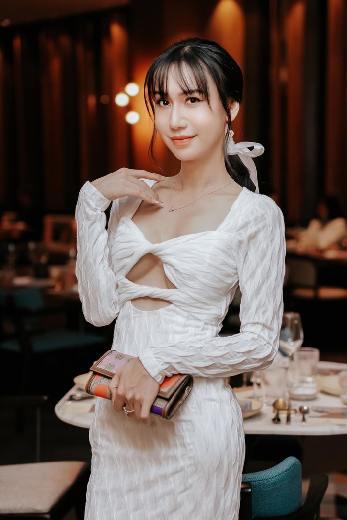 Lynk Lee khoe ảnh tựa như nữ sinh khiến netizen cảm thán: 'Chuẩn bị tốt nghiệp hả chị' - 6 Lynk Lee khoe ảnh tựa như nữ sinh khiến netizen cảm thán: 'Chuẩn bị tốt nghiệp hả chị' - 6