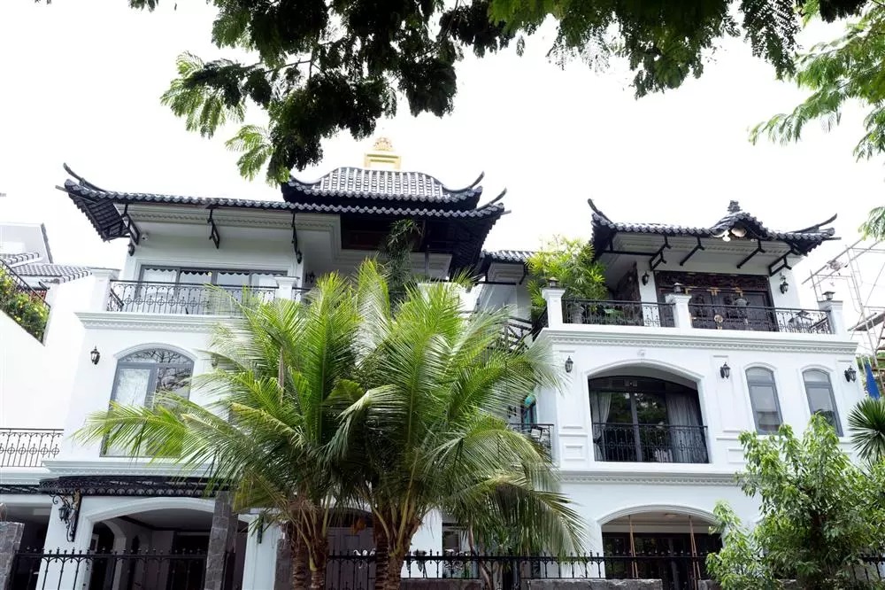 Biệt phủ mới tậu sặc mùi tiền của đại gia Minh Nhựa Biệt phủ mới tậu sặc mùi tiền của đại gia Minh Nhựa