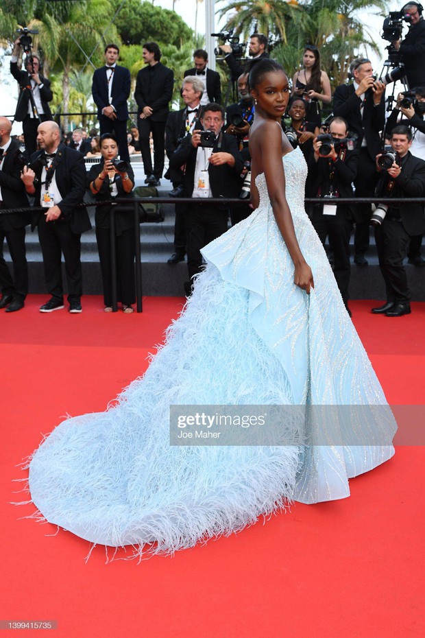 Cannes ngày 10: Bella Hadid thành tâm điểm với mốt không nội y - 13 Cannes ngày 10: Bella Hadid thành tâm điểm với mốt không nội y - 13