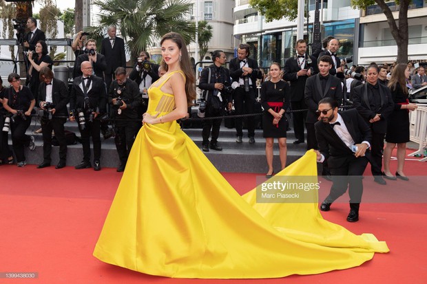 Cannes ngày 10: Bella Hadid thành tâm điểm với mốt không nội y - 23 Cannes ngày 10: Bella Hadid thành tâm điểm với mốt không nội y - 23