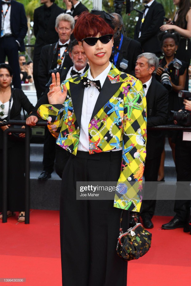 Cannes ngày 10: Bella Hadid thành tâm điểm với mốt không nội y - 24 Cannes ngày 10: Bella Hadid thành tâm điểm với mốt không nội y - 24