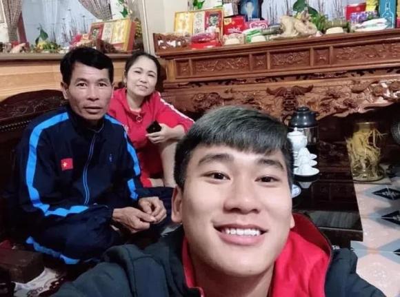 Hậu vô địch SEA Games 31, người hùng U23 Việt Nam - Nhâm Mạnh Dũng tâm sự xúc động về bố - 3 Hậu vô địch SEA Games 31, người hùng U23 Việt Nam - Nhâm Mạnh Dũng tâm sự xúc động về bố - 3