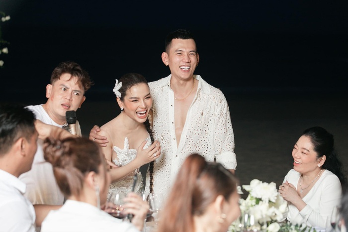 'Chịu chơi' như Phương Trinh Jolie: Tổ chức thêm tiệc cưới ở biển, ảnh cưới ngắm mãi không hết - 1 'Chịu chơi' như Phương Trinh Jolie: Tổ chức thêm tiệc cưới ở biển, ảnh cưới ngắm mãi không hết - 1