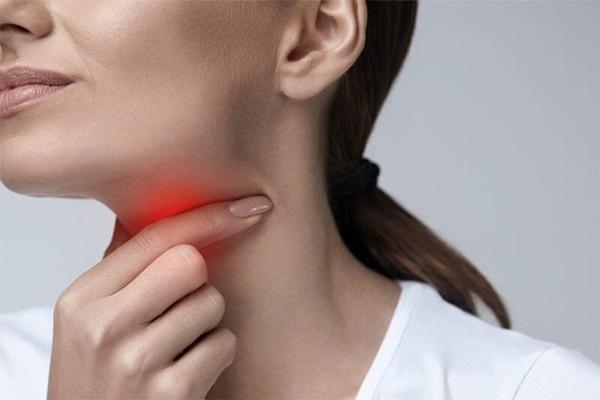 Còn trẻ nhưng sút cân, thấy vướng nghẹn cổ họng khi ăn có nên tầm soát ung thư? Còn trẻ nhưng sút cân, thấy vướng nghẹn cổ họng khi ăn có nên tầm soát ung thư?