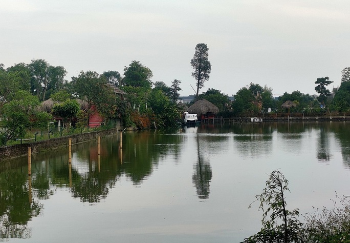 Bé 4 tuổi chết đuối dưới ao nông trại khi đi tham quan du lịch cùng người thân - 1 Bé 4 tuổi chết đuối dưới ao nông trại khi đi tham quan du lịch cùng người thân - 1