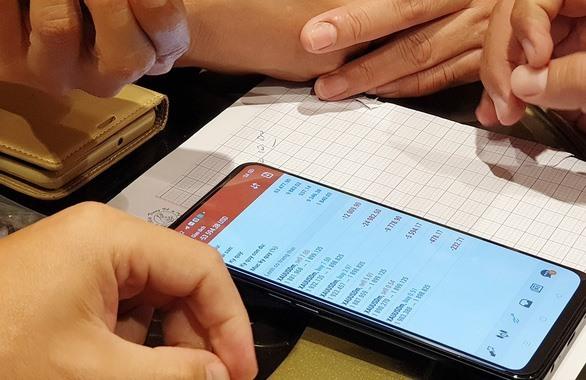 'Cháy tài khoản' vì đầu tư chứng khoán quốc tế 'Cháy tài khoản' vì đầu tư chứng khoán quốc tế