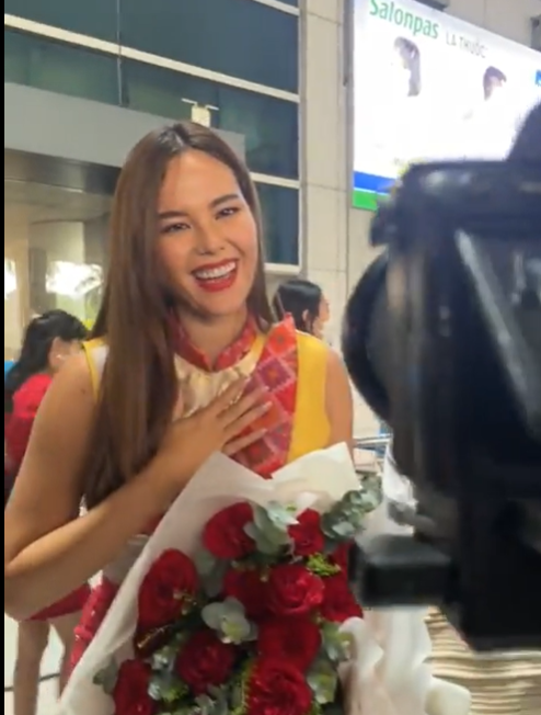 Catriona Gray chính thức đến Việt Nam, sẵn sàng cùng H'Hen Niê tìm chủ nhân vương miện - 2 Catriona Gray chính thức đến Việt Nam, sẵn sàng cùng H'Hen Niê tìm chủ nhân vương miện - 2