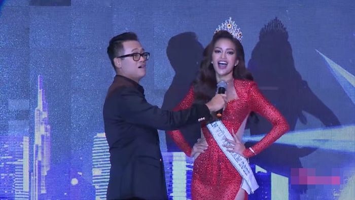 Ngọc Châu test thử màn hô tên tại Miss Universe: Đầy hào sảng, đi thi luôn cũng được - 4 Ngọc Châu test thử màn hô tên tại Miss Universe: Đầy hào sảng, đi thi luôn cũng được - 4