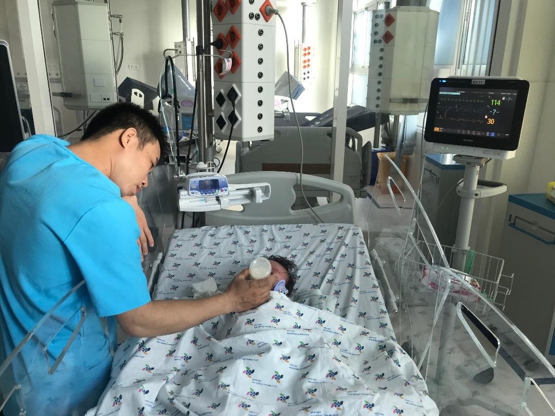 Bé 7 tháng tuổi nguy kịch vì gia đình nhầm sốt xuất huyết với rối loạn tiêu hóa: Dấu hiệu cảnh báo bệnh, tuyệt đối không chủ quan Bé 7 tháng tuổi nguy kịch vì gia đình nhầm sốt xuất huyết với rối loạn tiêu hóa: Dấu hiệu cảnh báo bệnh, tuyệt đối không chủ quan