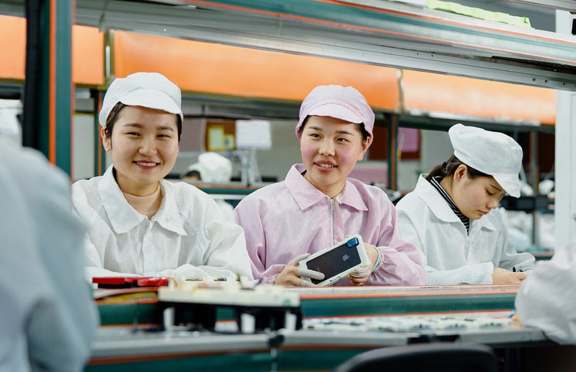iPhone 14 vào giai đoạn lắp ráp, Foxconn nâng thưởng hậu hĩnh cho công nhân - 1 iPhone 14 vào giai đoạn lắp ráp, Foxconn nâng thưởng hậu hĩnh cho công nhân - 1