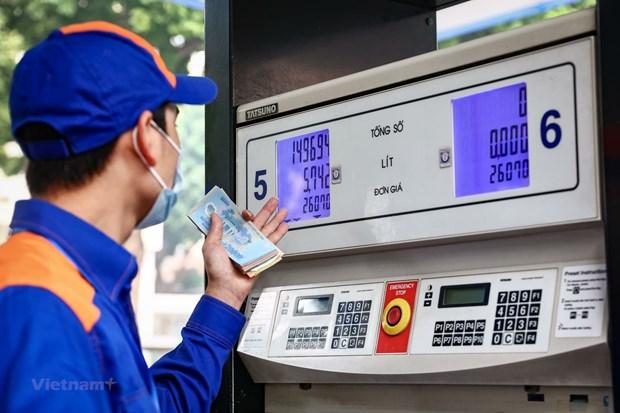 Giảm thuế xăng dầu, dân chờ làn gió mát giữa nắng hè - 1 Giảm thuế xăng dầu, dân chờ làn gió mát giữa nắng hè - 1