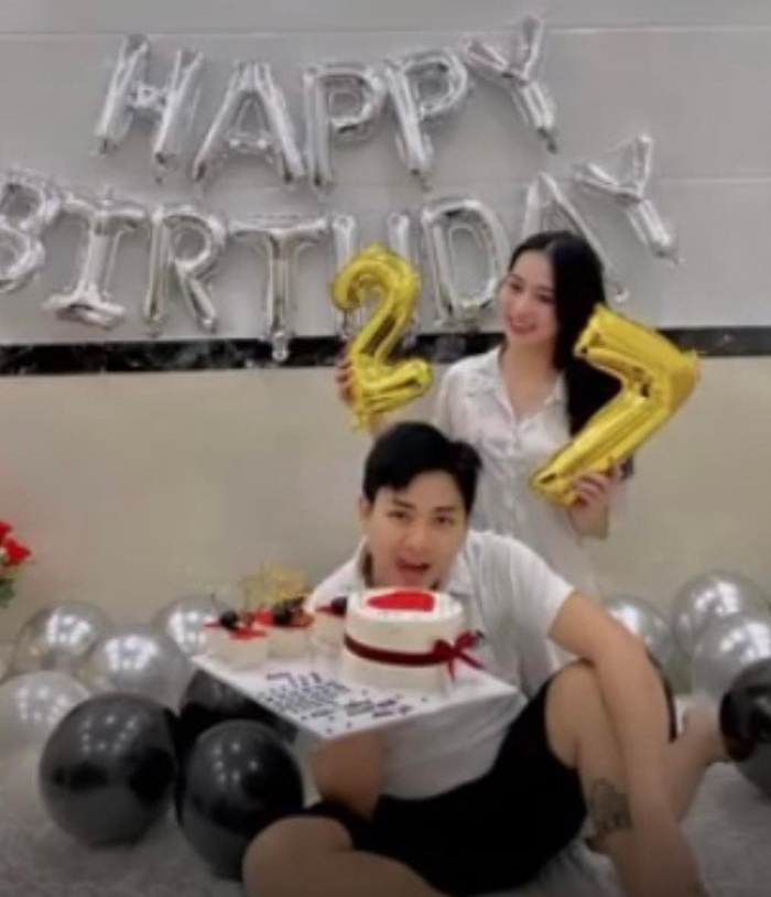 Hậu ly hôn, Hoài Lâm hạnh phúc đón sinh nhật tuổi 27 bên bạn gái Hậu ly hôn, Hoài Lâm hạnh phúc đón sinh nhật tuổi 27 bên bạn gái
