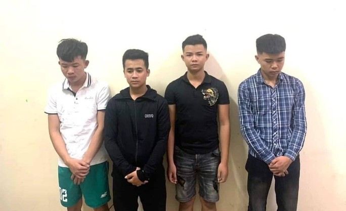 Cụ ông nằm khóc giữa vườn dưa bị phá nát: Tức tối trả thù do ăn trộm bị nhắc nhở