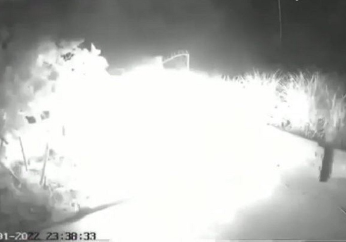 Người phụ nữ ở Thanh Hóa mang xăng tới nhà nhân tình tự thiêu