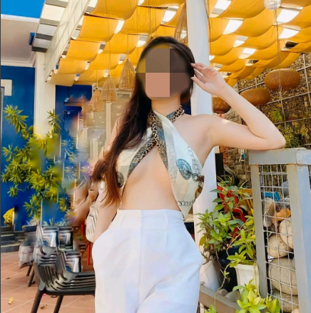 Dân mạng tìm ra 'info' cô gái quay clip 'sống ảo' khi máy bay đang di chuyển - 7