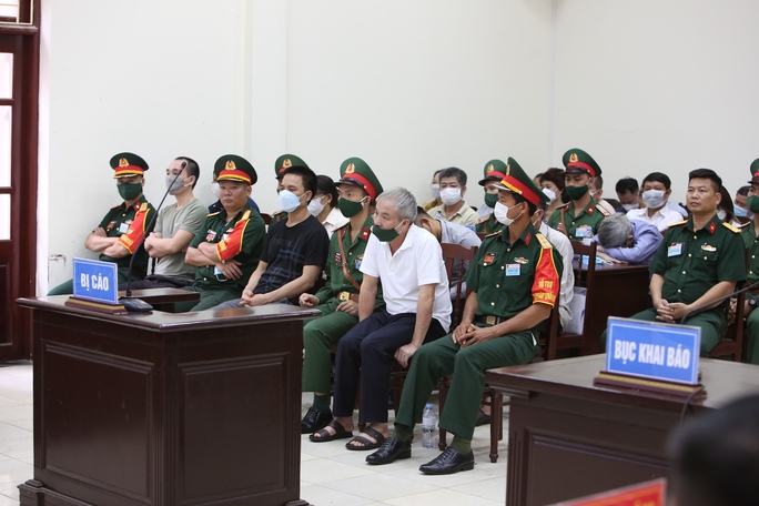 Đề nghị chung thân cựu đại tá biên phòng 'bảo kê' đường dây buôn lậu 198 triệu lít xăng dầu - 1 Đề nghị chung thân cựu đại tá biên phòng 'bảo kê' đường dây buôn lậu 198 triệu lít xăng dầu - 1
