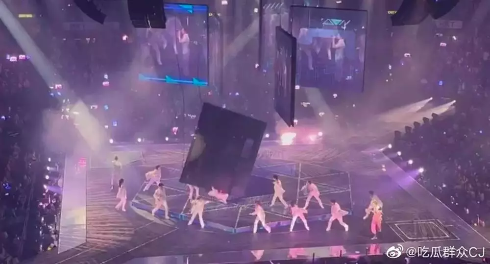 Tai nạn sân khấu kinh hoàng gây chấn động Hong Kong, nhiều khán giả ngất tại chỗ, Cổ Thiên Lạc lên tiếng - 3