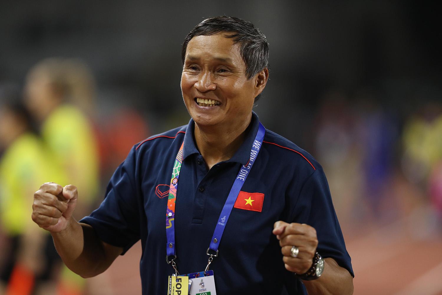 HLV Mai Đức Chung gia hạn hợp đồng, dẫn dắt tuyển nữ Việt Nam ở World Cup HLV Mai Đức Chung gia hạn hợp đồng, dẫn dắt tuyển nữ Việt Nam ở World Cup