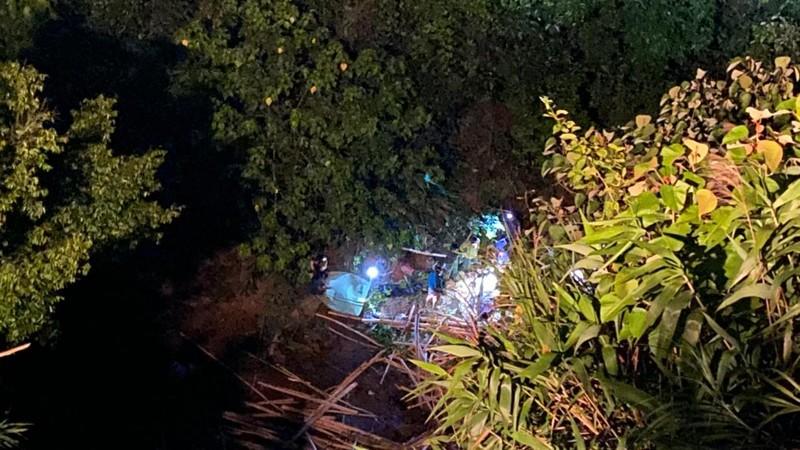 Tai nạn thảm khốc khiến 4 người tử vong ở Huế: Ôtô chở người sau thùng là sai quy định, làm tăng số nạn nhân thương vong - 3 Tai nạn thảm khốc khiến 4 người tử vong ở Huế: Ôtô chở người sau thùng là sai quy định, làm tăng số nạn nhân thương vong - 3
